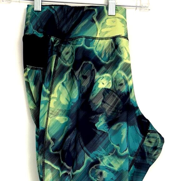 Tek Gear Women's 2X (39x20) DRYTEK Printed High-Waisted Capri Leggings Pockets - Picture 3 of 15